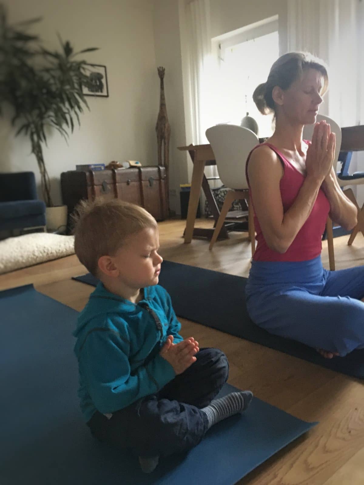 Kinder-Alltag: Yoga mit Mama