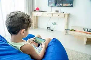 Medienzeit für Kinder: Wie lernen Kinder den richtigen Umgang mit Handy, Tablet und Computer?
